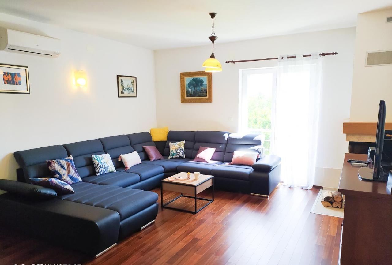 לאבין Villa Nika מראה חיצוני תמונה