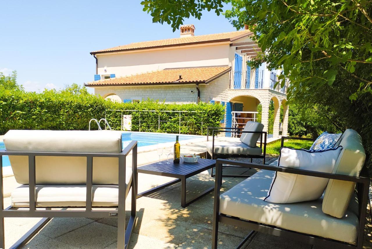 לאבין Villa Nika מראה חיצוני תמונה