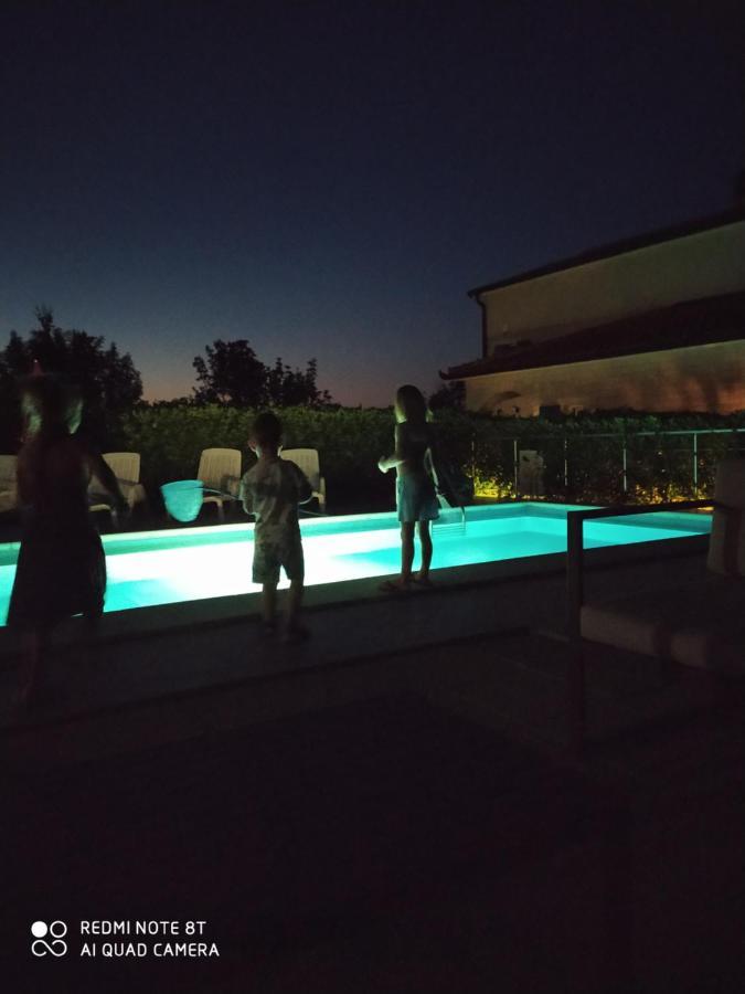 לאבין Villa Nika מראה חיצוני תמונה