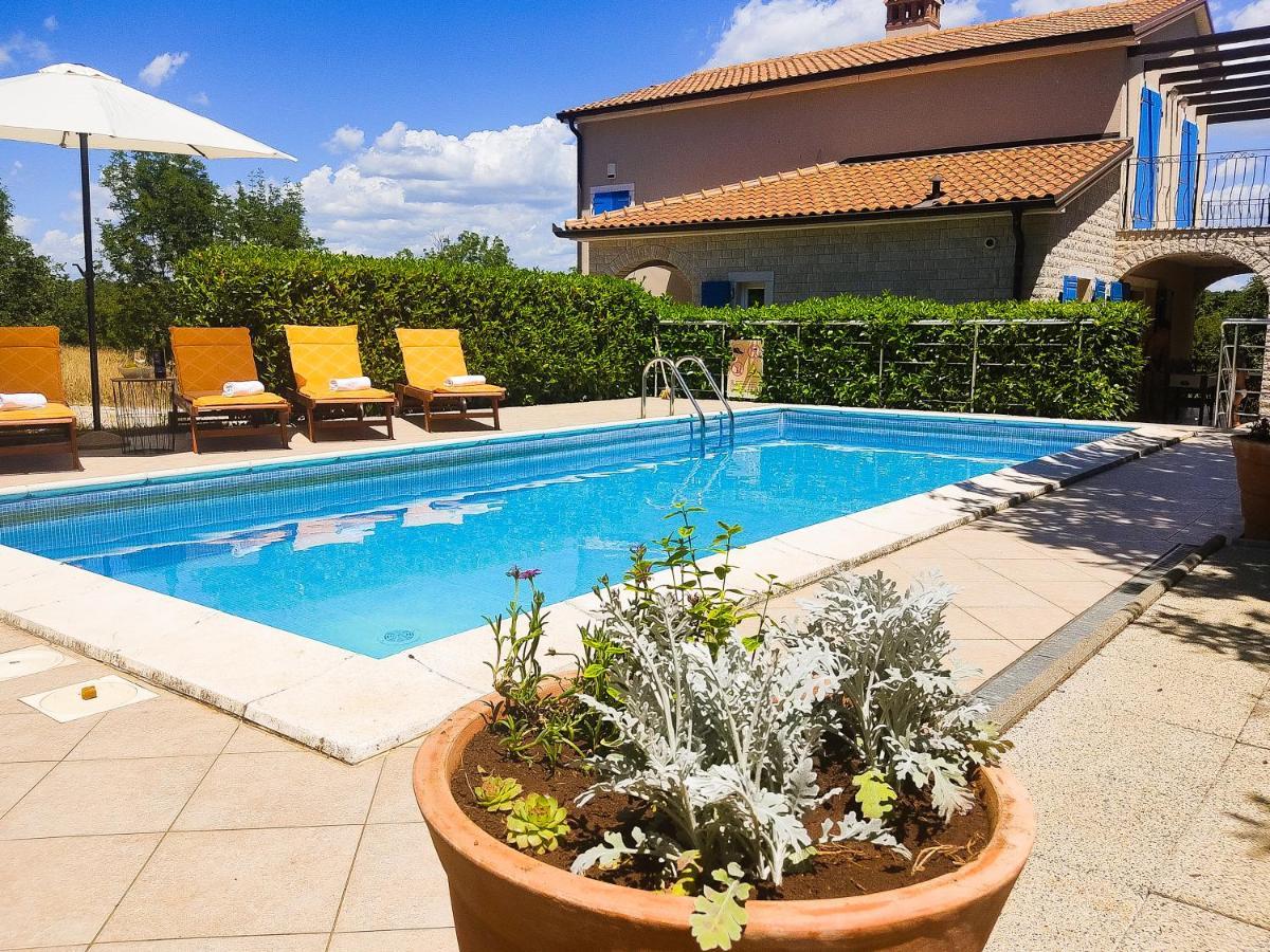 לאבין Villa Nika מראה חיצוני תמונה