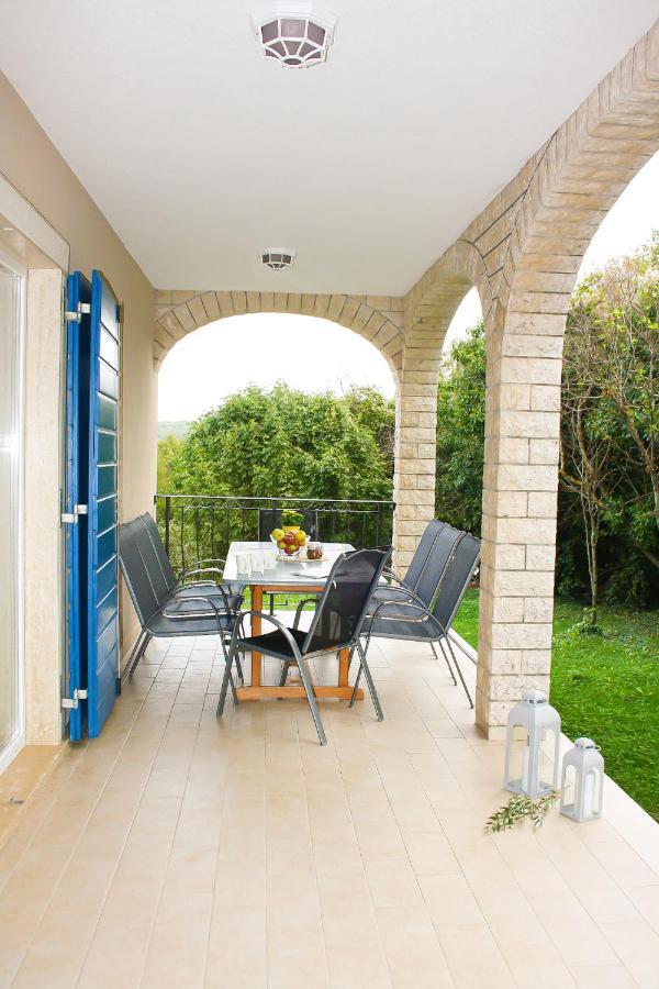 לאבין Villa Nika מראה חיצוני תמונה