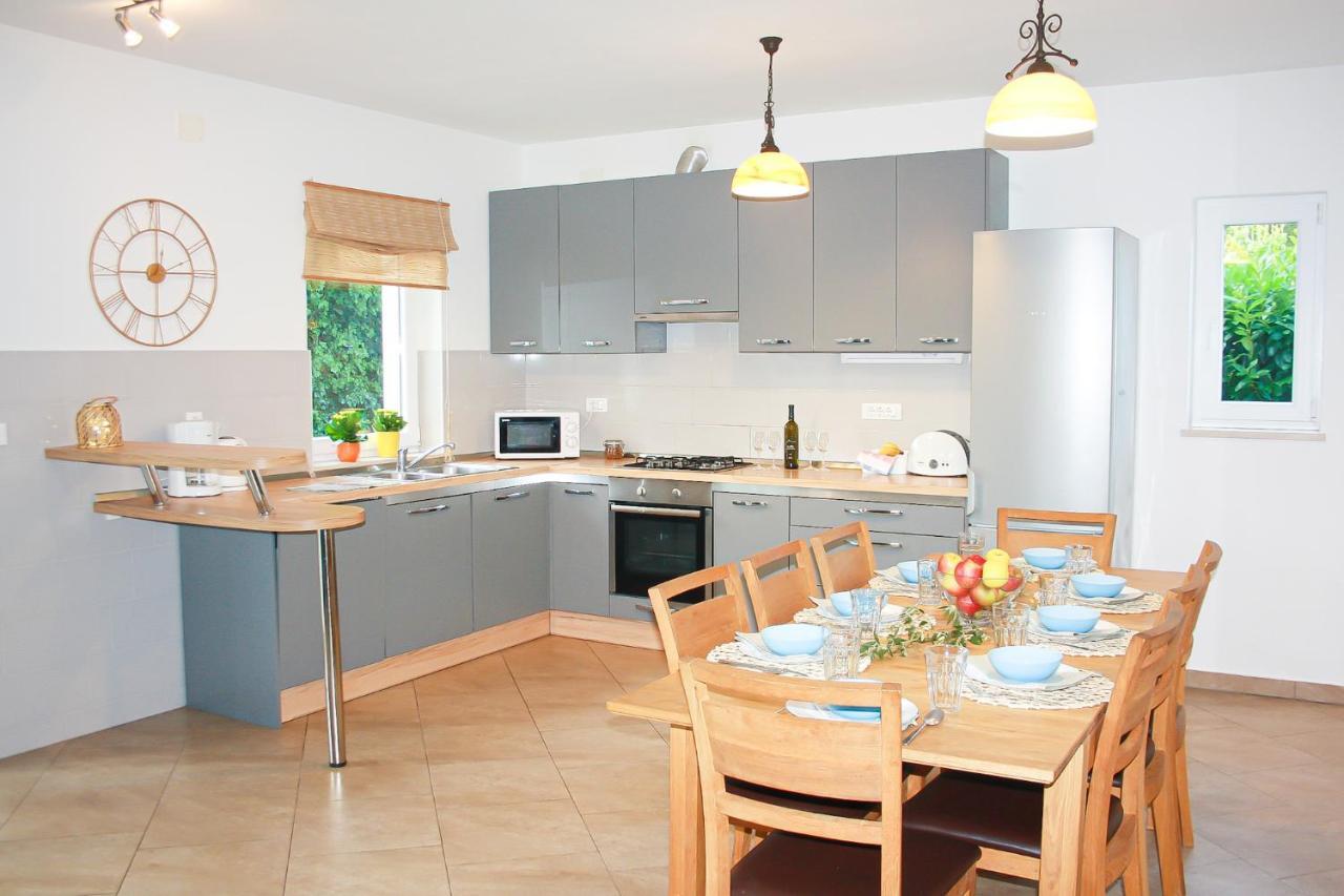 לאבין Villa Nika מראה חיצוני תמונה